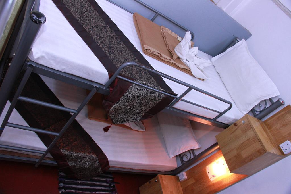 20Th Street Hostel Yangon Esterno foto